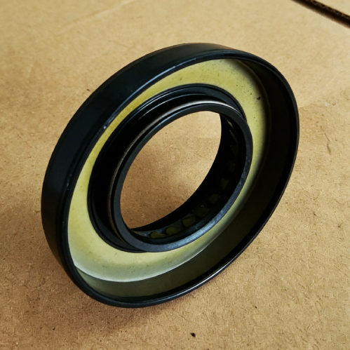TOYOTA Wish 35x64x9/15.5 Oil seal used for drive axle housing HTC9R 90311-35050 OIL SEAL